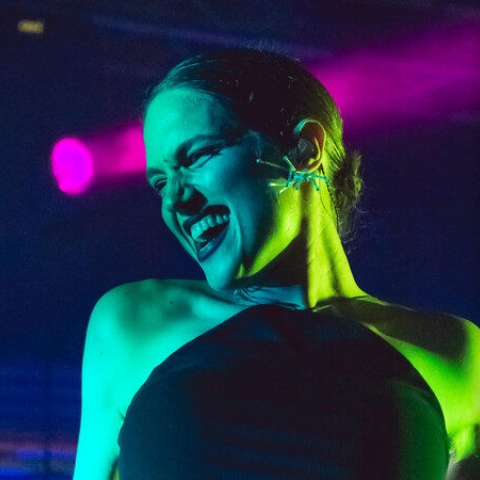 מארינה מקסימיליאן - במסגרת דרום אדום