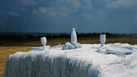 שולחן לבן.jpg